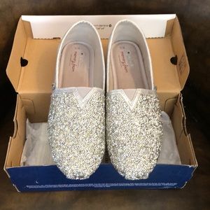 Bobs Glittersville in metallic silver size 10